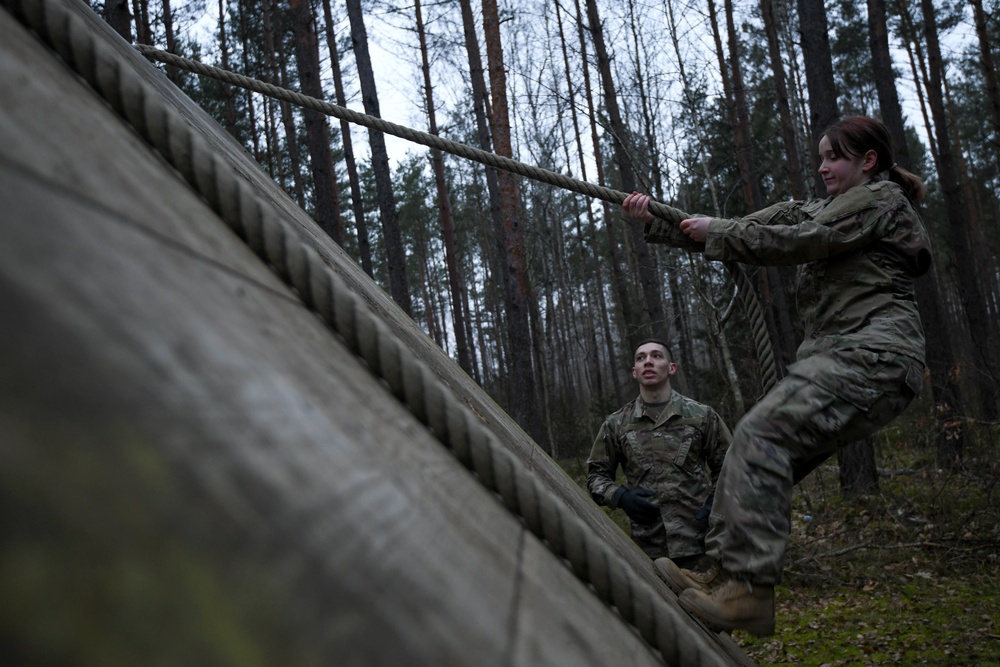 307th Military Intelligence Brigade conquers obstacle course