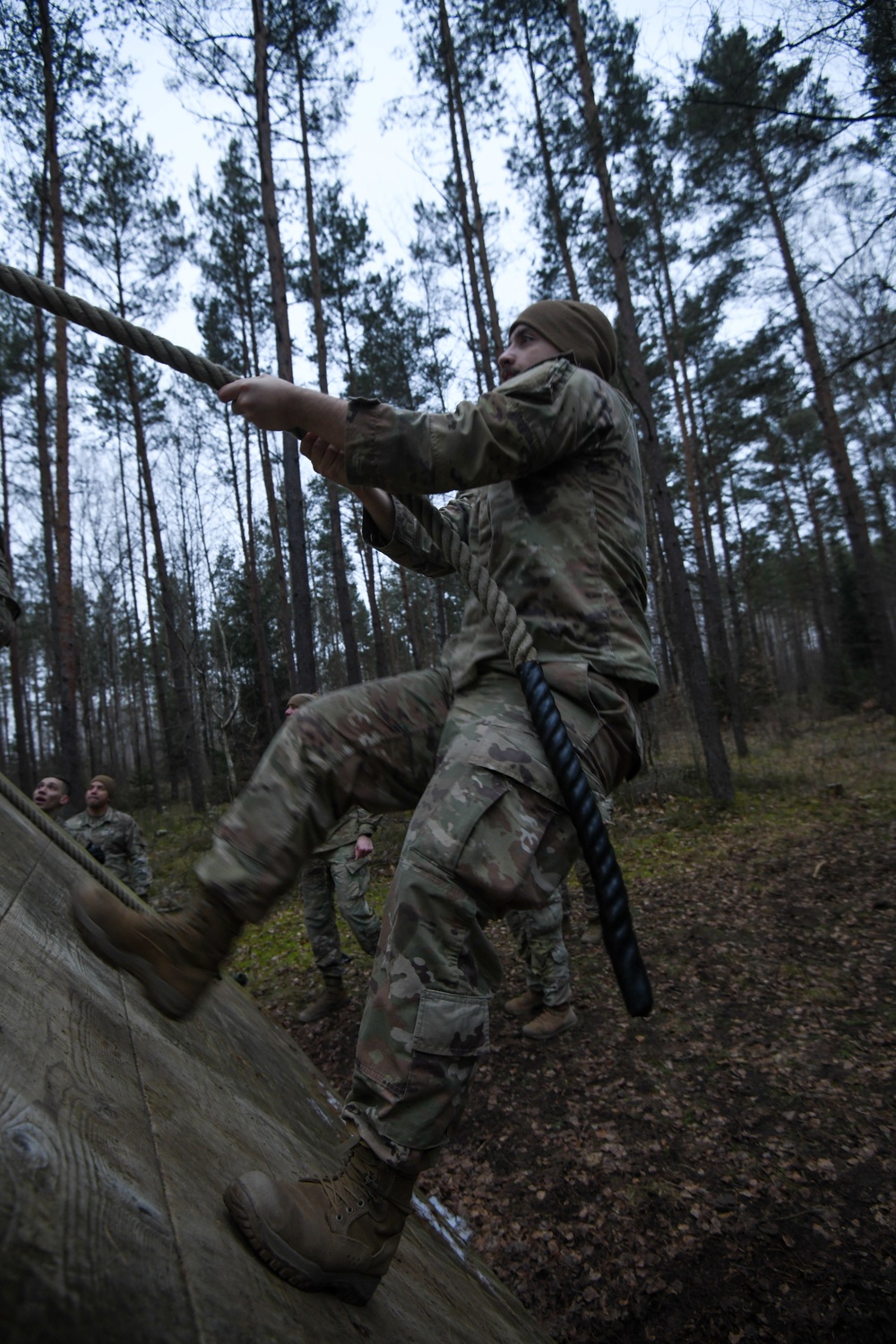 307th Military Intelligence Brigade conquers obstacle course