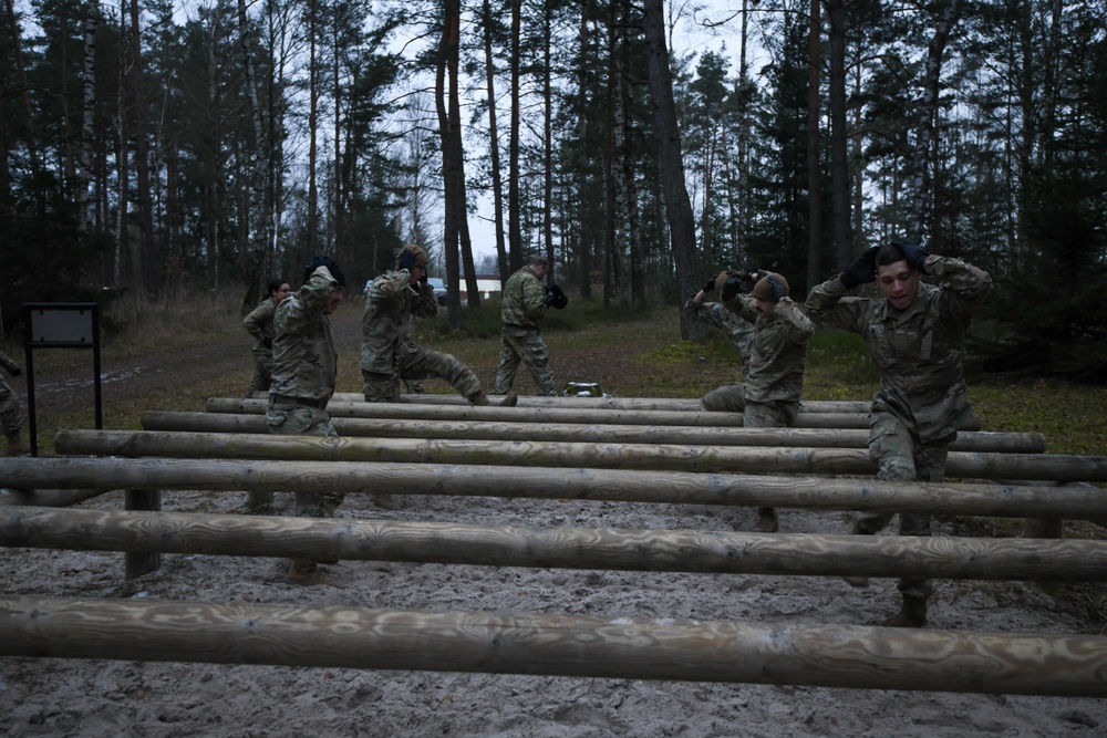 307th Military Intelligence Brigade conquers obstacle course