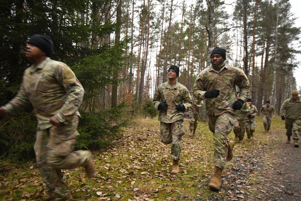 307th Military Intelligence Brigade conquers obstacle course