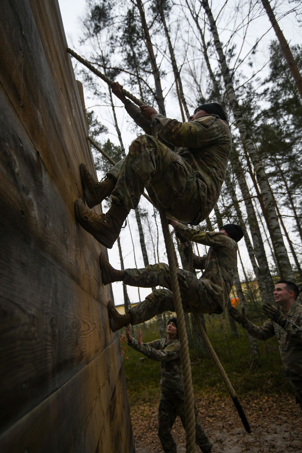 307th Military Intelligence Brigade conquers obstacle course