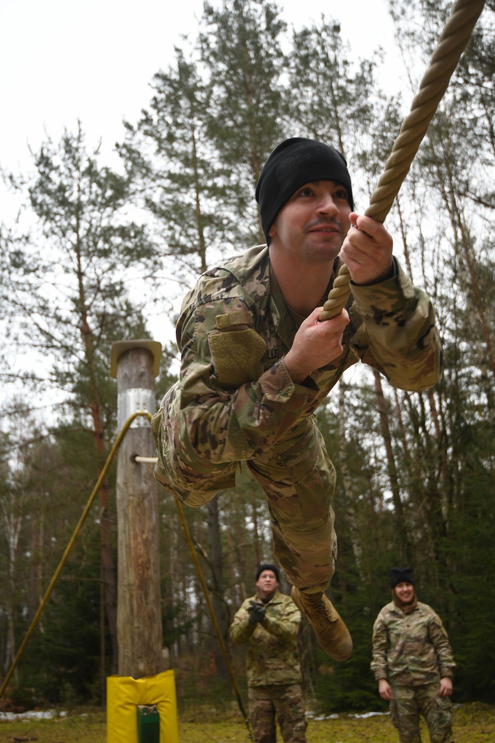 307th Military Intelligence Brigade conquers obstacle course