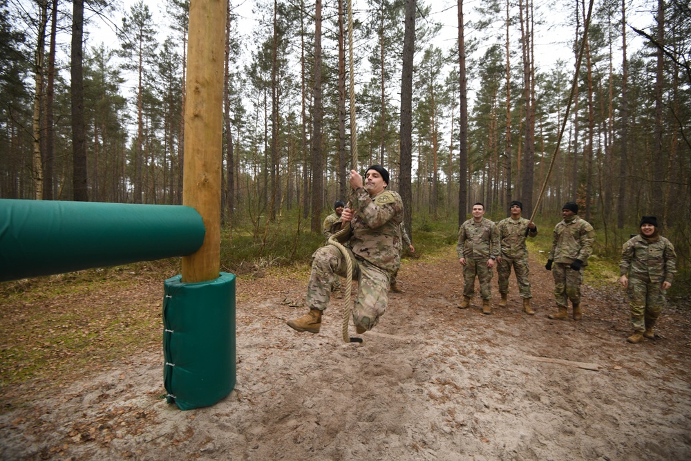 307th Military Intelligence Brigade conquers obstacle course