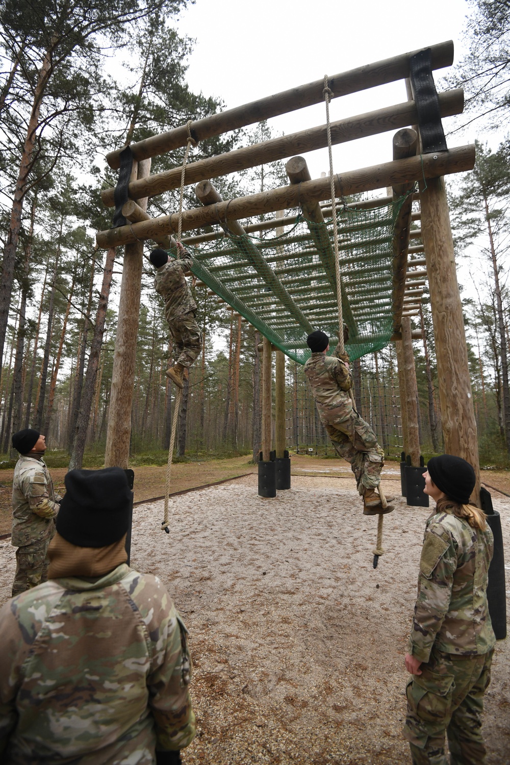 307th Military Intelligence Brigade conquers obstacle course