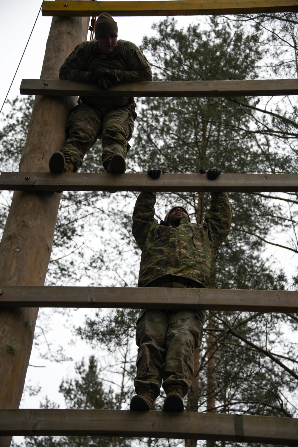 307th Military Intelligence Brigade conquers obstacle course