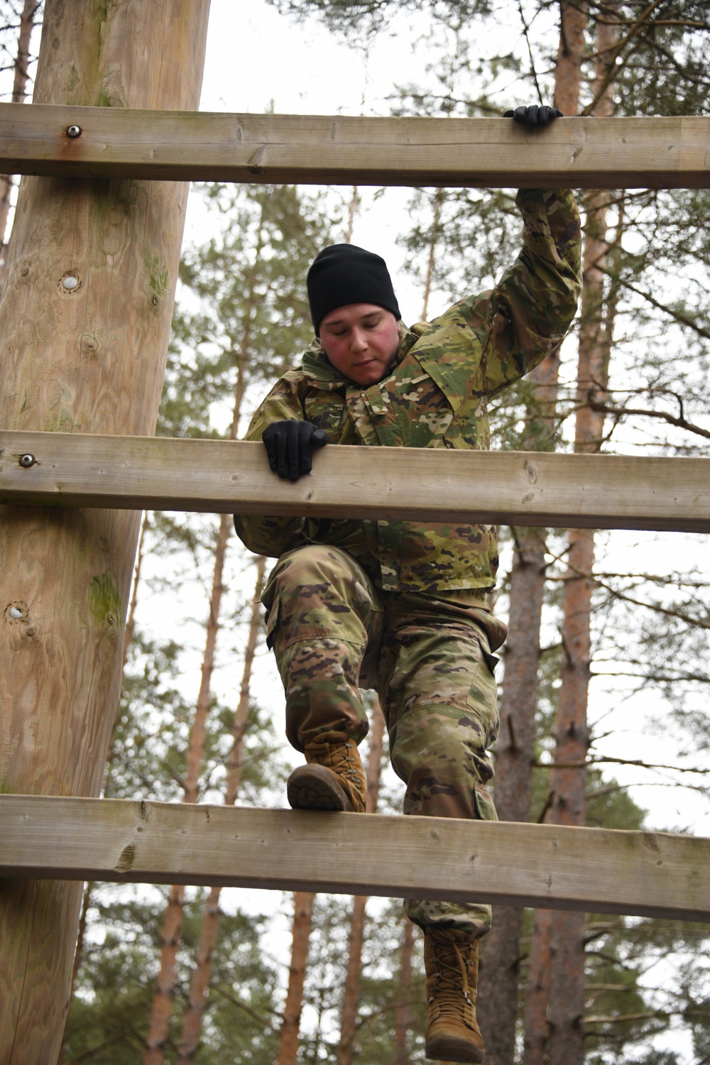 307th Military Intelligence Brigade conquers obstacle course