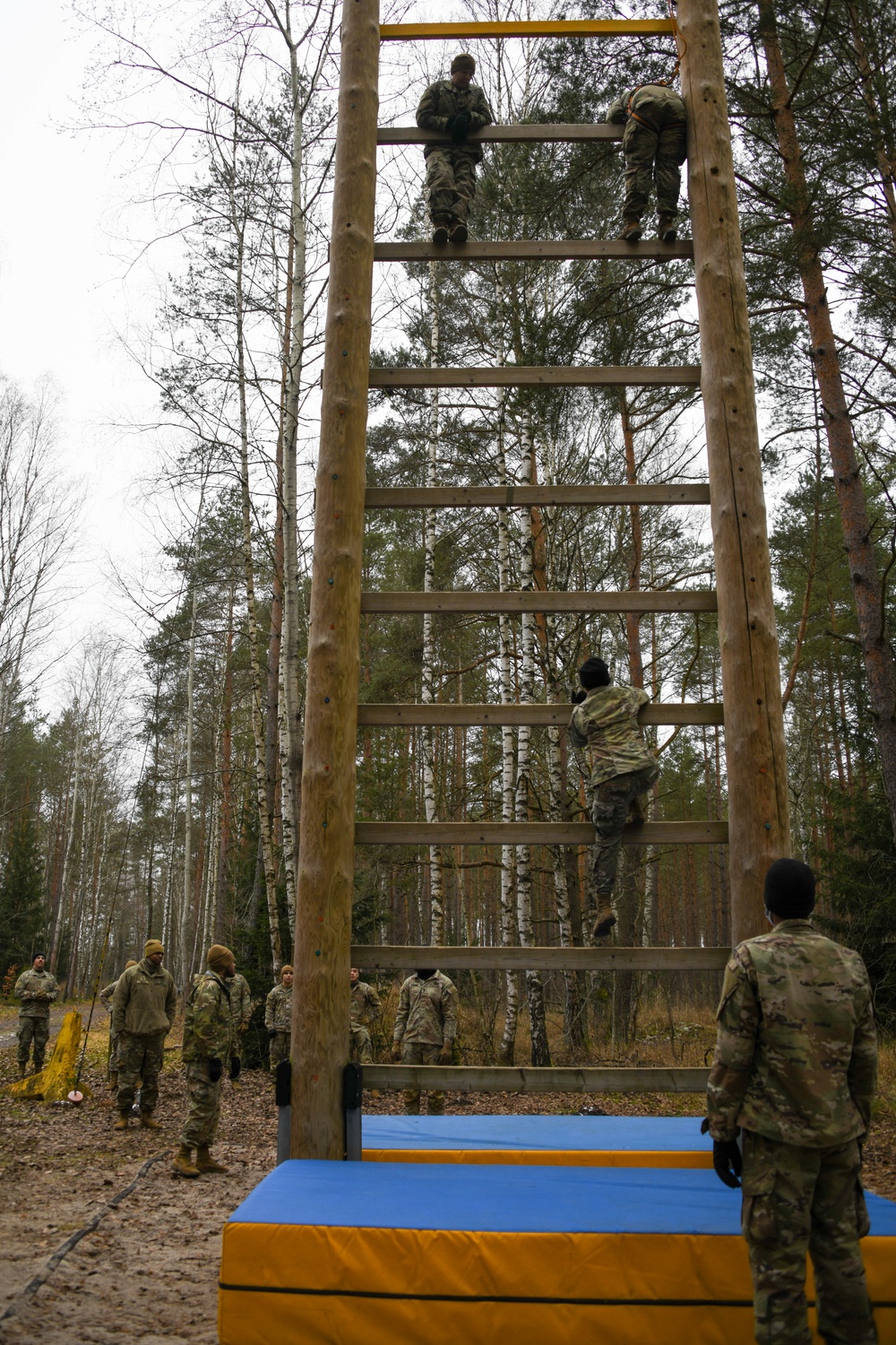 307th Military Intelligence Brigade conquers obstacle course