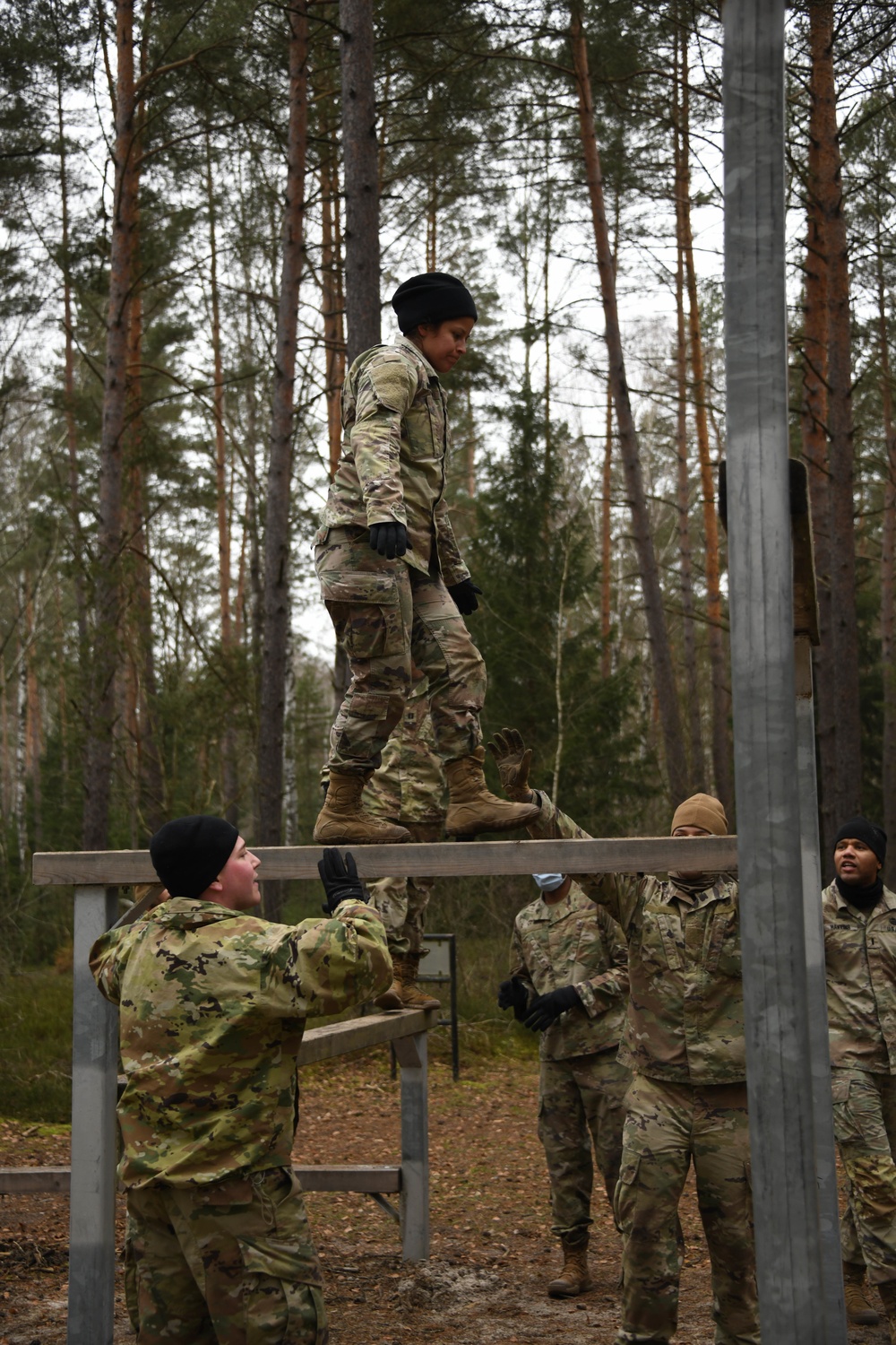 307th Military Intelligence Brigade conquers obstacle course