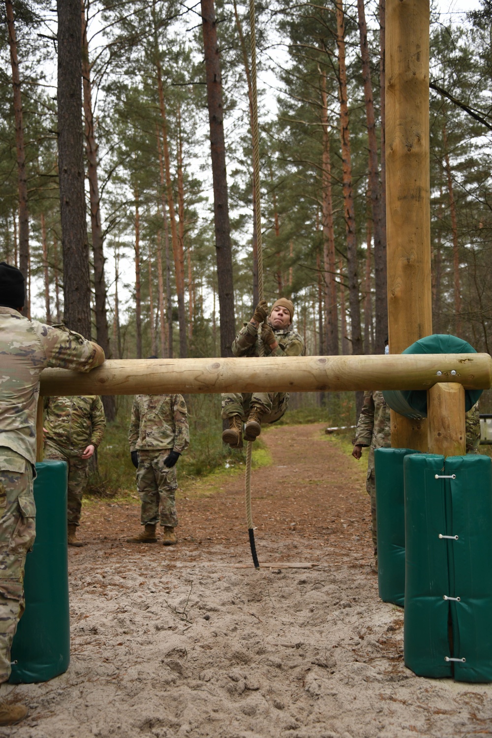 307th Military Intelligence Brigade conquers obstacle course