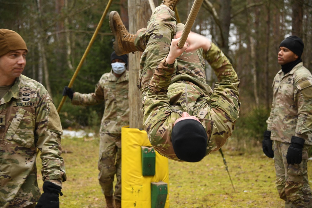 307th Military Intelligence Brigade conquers obstacle course