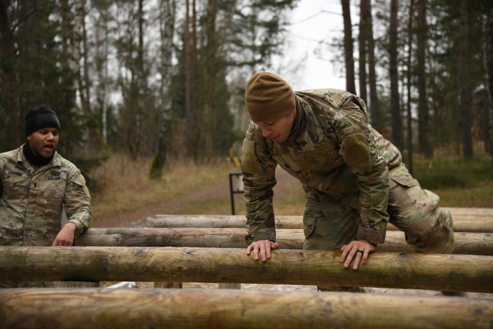 307th Military Intelligence Brigade conquers obstacle course