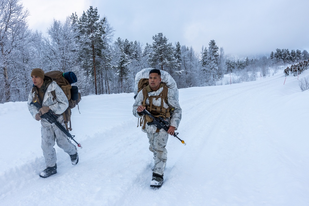 DVIDS - Images - Combat Logistics Battalion 2 Hike [Image 6 of 22]