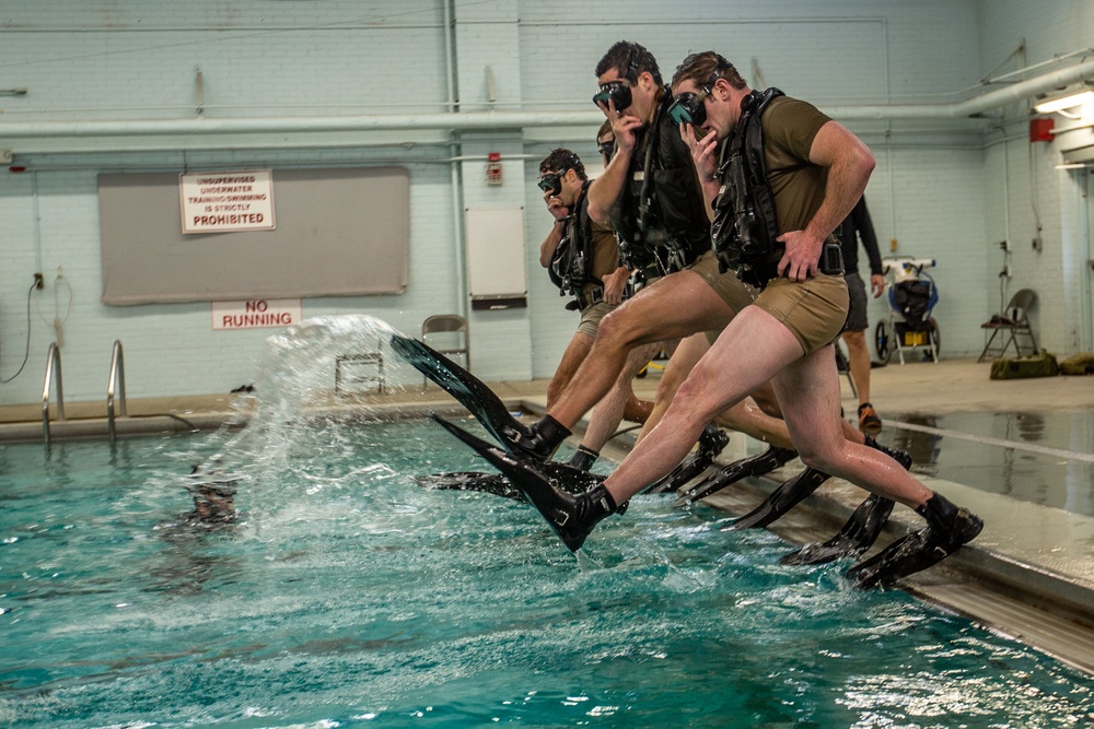 Green Berets with 1st SFG (A) conduct a Maritime Assessment Course