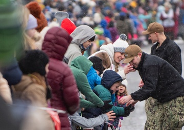U.S. Navy Sailors assigned to the USS IDAHO submarine visit Idaho