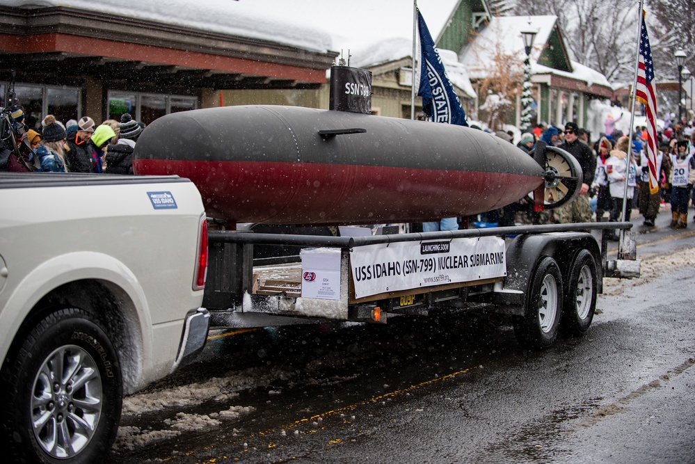 U.S. Navy Sailors assigned to the USS IDAHO submarine visit Idaho