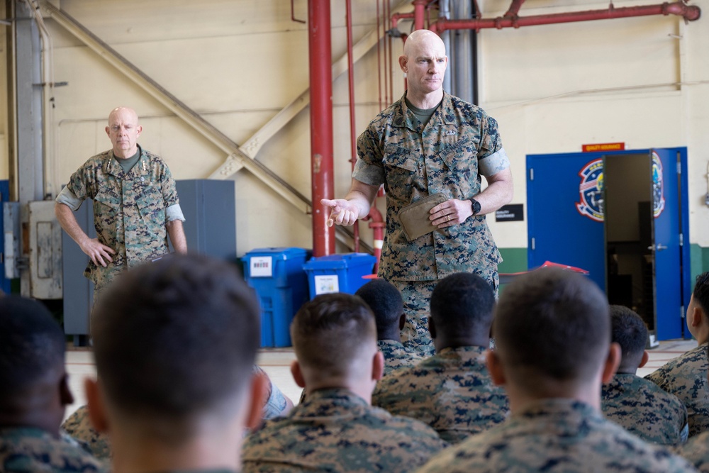 Gen. Berger and Sgt. Maj. Black Visit VMGR-153