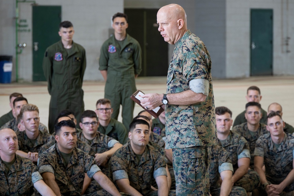 Gen. Berger and Sgt. Maj. Black Visit VMGR-153