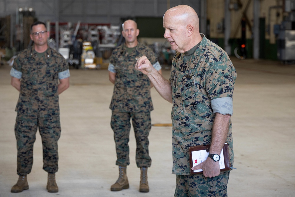 Gen. Berger and Sgt. Maj. Black Visit VMGR-153