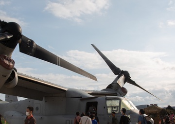 CLOSE YET FAR: FUTENMA AIR STATION SHARES FESTIVITY WITH LOCAL MEDIA／近くて遠い ー 普天間基地、日本のメディアを祭りに招待