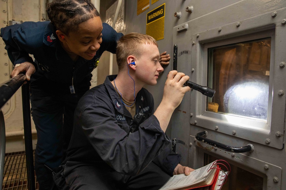 USS Nitze (DDG 94) Daily Operations