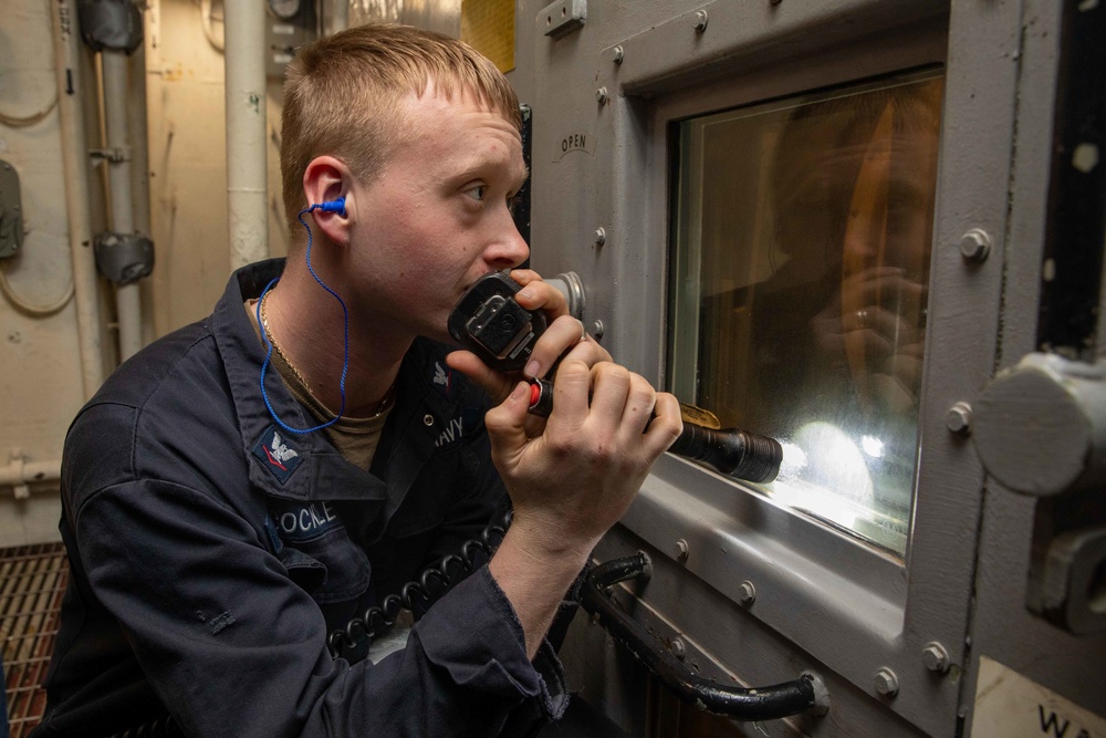 USS Nitze (DDG 94) Daily Operations