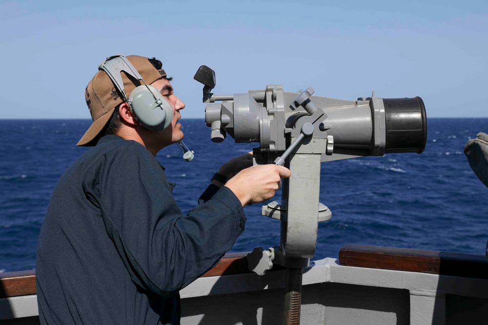 USS Truxtun transits the Red Sea