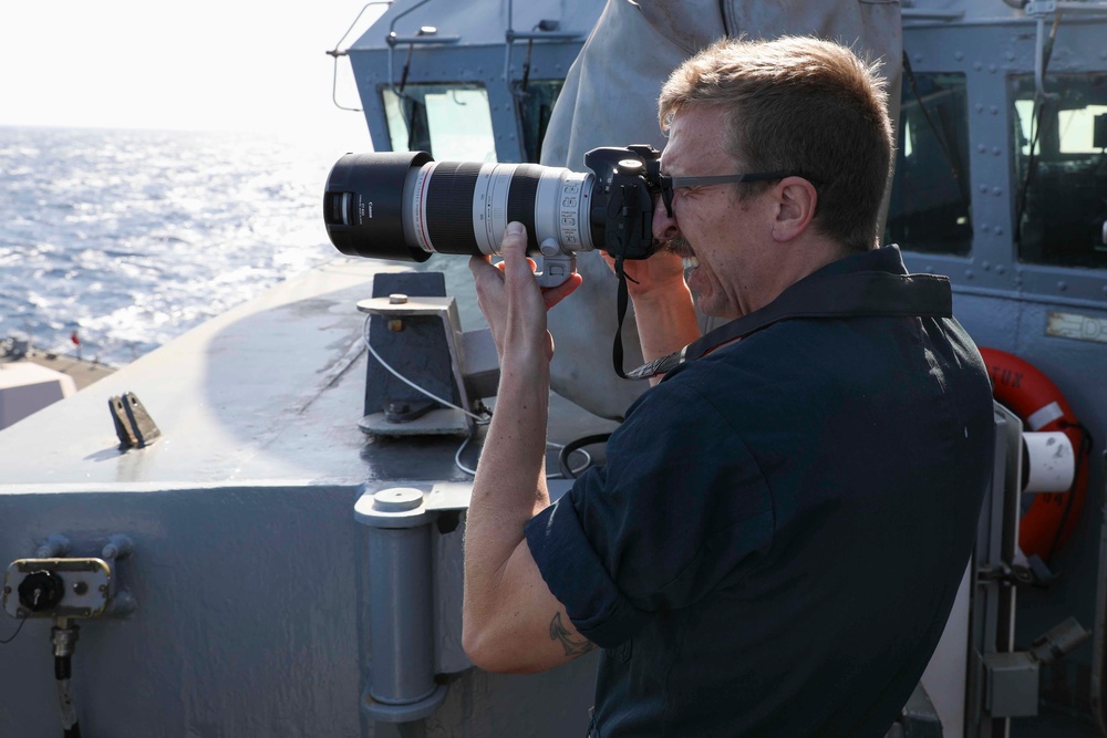 USS Truxtun transits the Red Sea