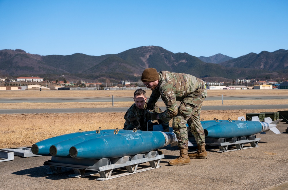 Osan Airmen ready munitions at Daegu training