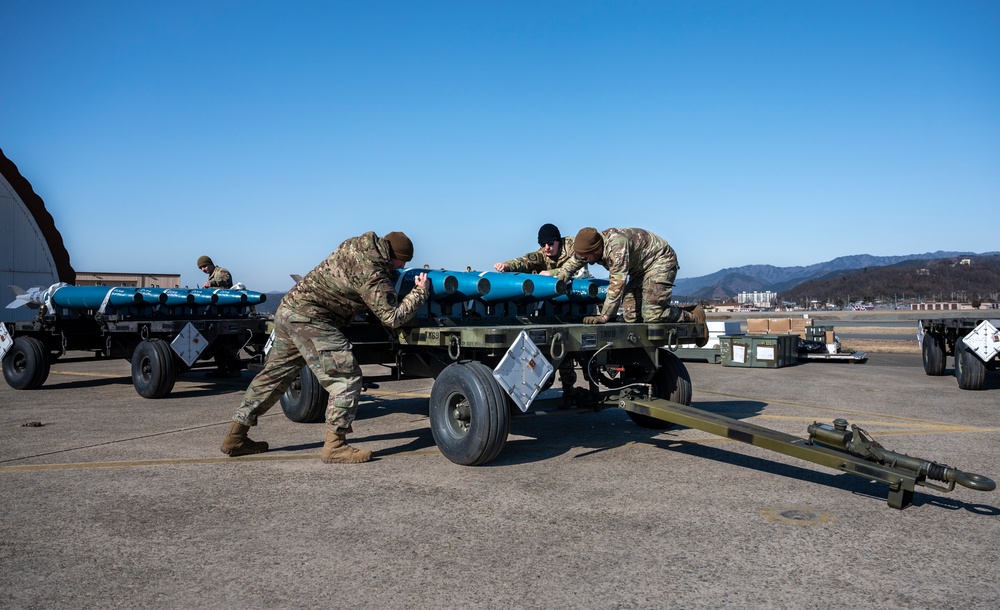 Osan Airmen ready munitions at Daegu training