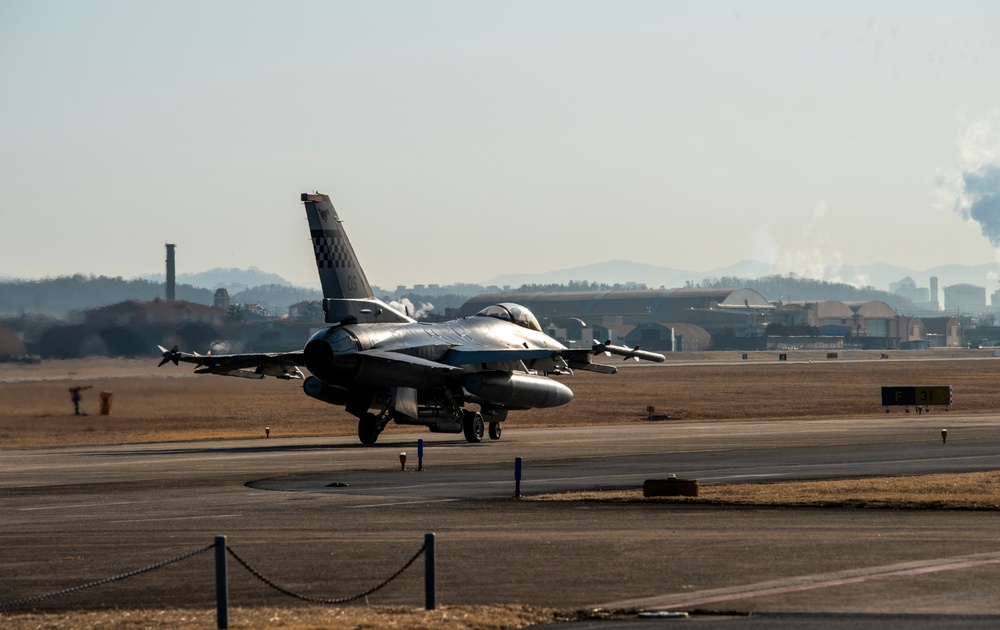 Osan’s F-16s takeoff at Daegu