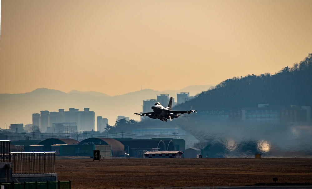 Osan’s F-16s takeoff at Daegu