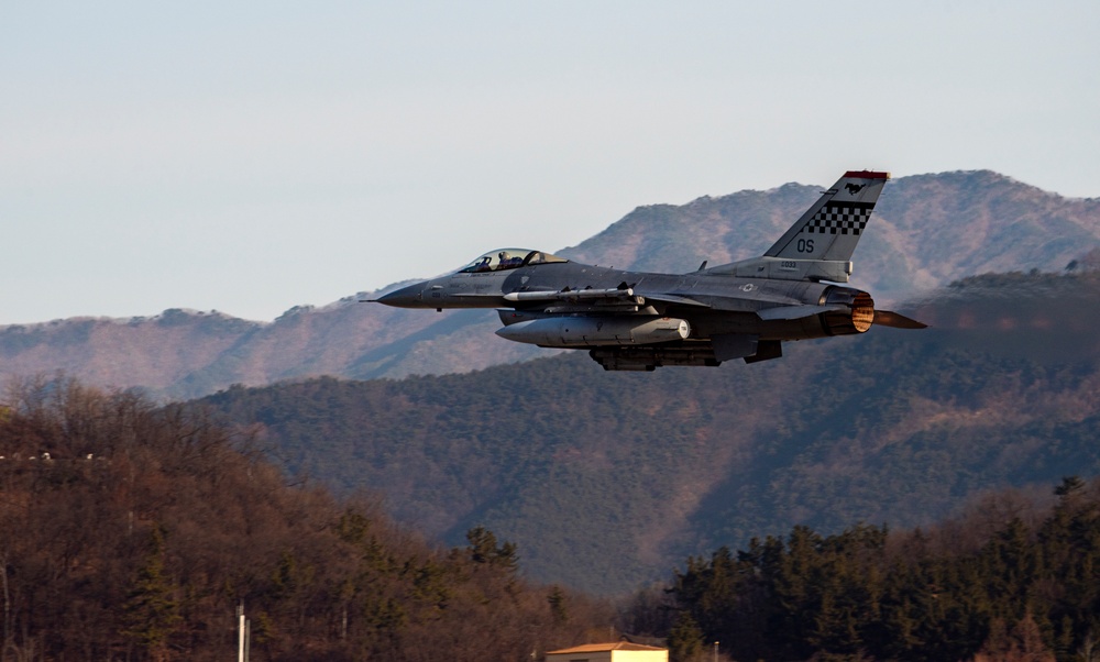 Osan’s F-16s takeoff at Daegu