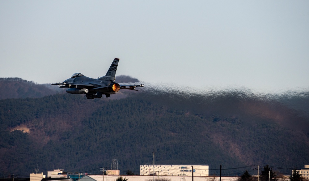 Osan’s F-16s takeoff at Daegu