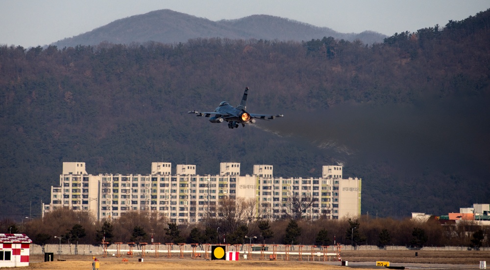 Osan’s F-16s takeoff at Daegu