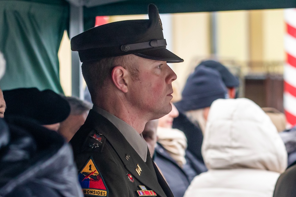 U.S. Army Soldiers attend 34th Armoured Cavalry Brigade Change of Command