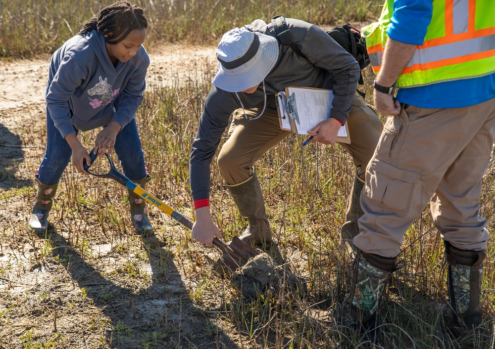 Jack and Jill of America visit the Galveston District for a S.T.E.M. field trip