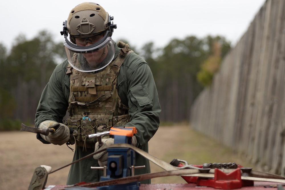 Combat Logistics Battalion 24 EOD Exploitation Range with EOD Airman with EOD 6 Civil Engineer Squadron