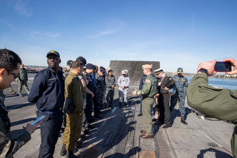 Abraham Lincoln hosts Naval War College