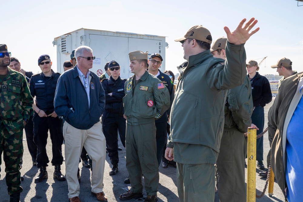 Abraham Lincoln hosts Naval War College