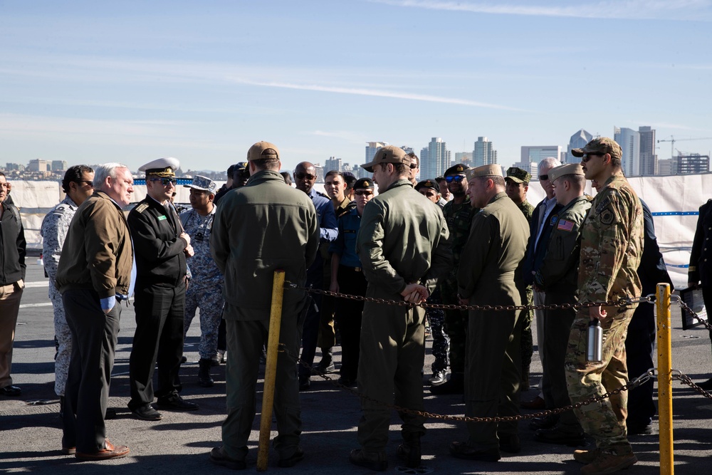 Abraham Lincoln hosts Naval War College