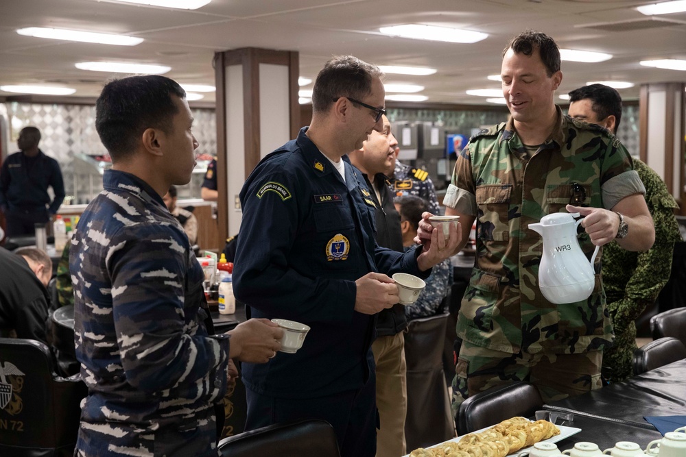 Abraham Lincoln hosts Naval War College