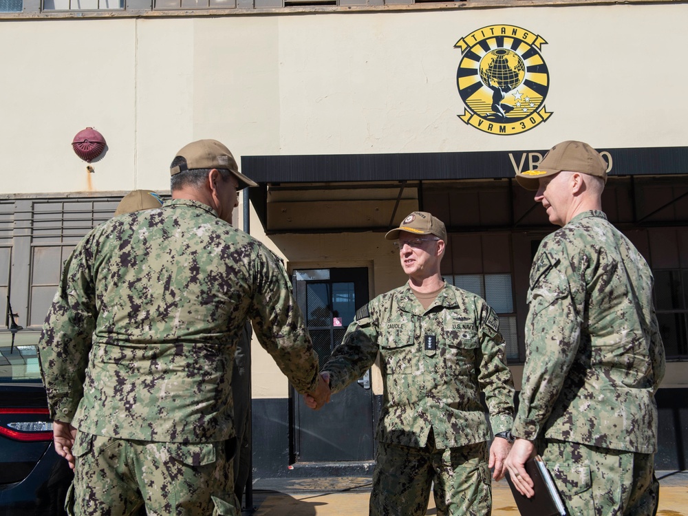 Adm. Caudle visits VRM-30