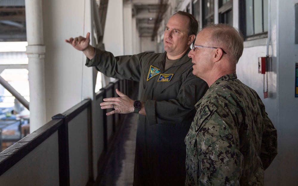 Adm. Caudle visits VRM-30