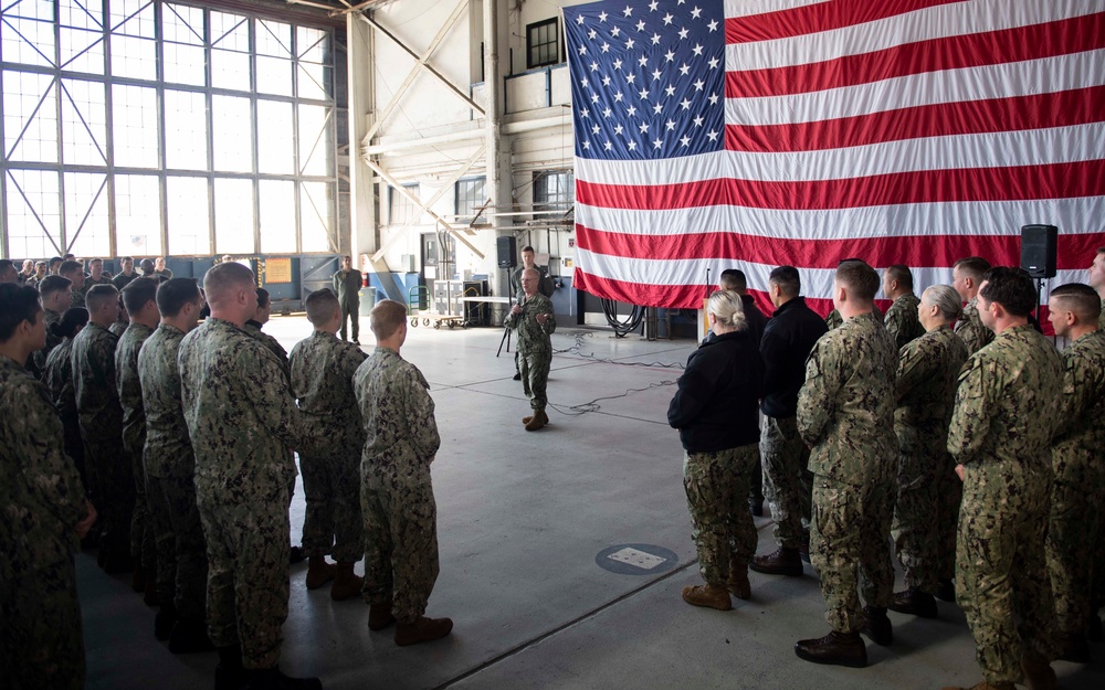 Adm. Caudle visits VRM-30