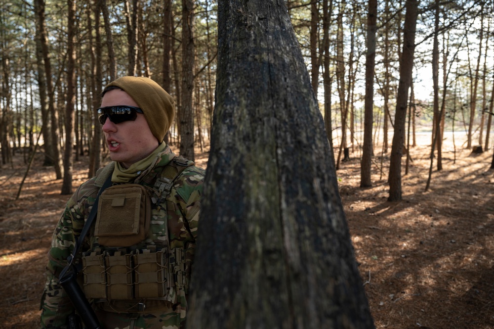 Outside the Wire students execute Shoot, Move and Communicate tactics training