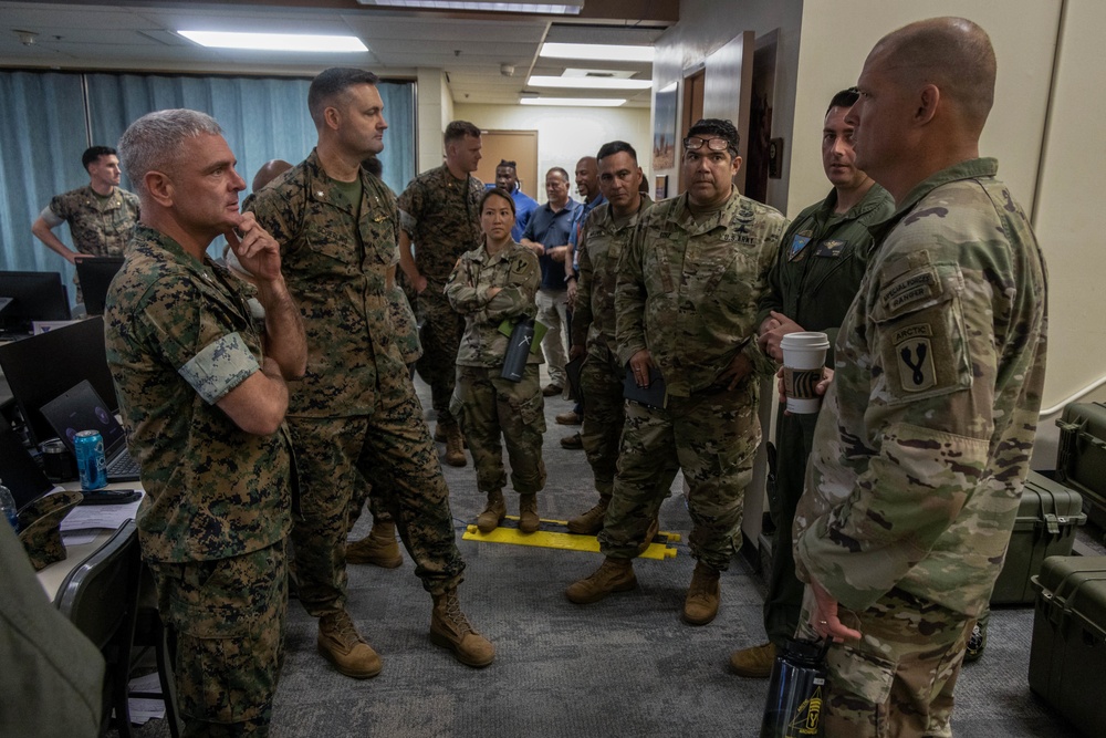 196th Infantry Brigade Commanding Officer visits MAG-24 Combat Operations Center During MCCRE