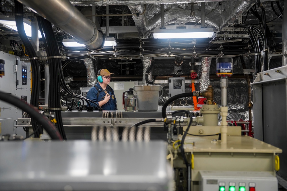 USS Oakland Gets Underway From Changi Naval Base