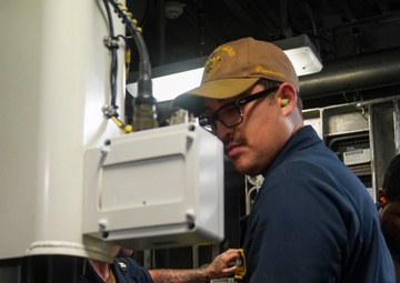 USS Oakland Gets Underway From Changi Naval Base