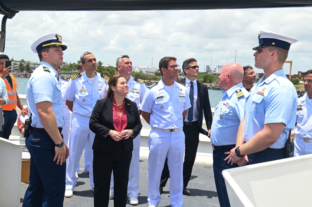 USCGC Stone hosts US Consulate General Brazil staff and Brazil Navy members in Suape