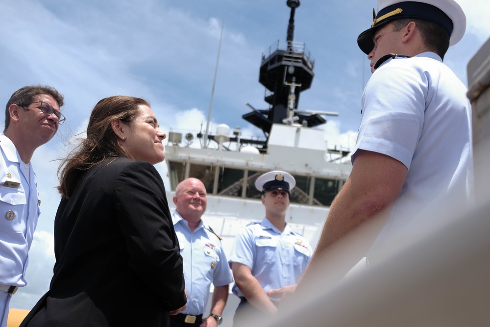 USCGC Stone hosts US Consulate General Brazil staff and Brazil Navy members in Suape